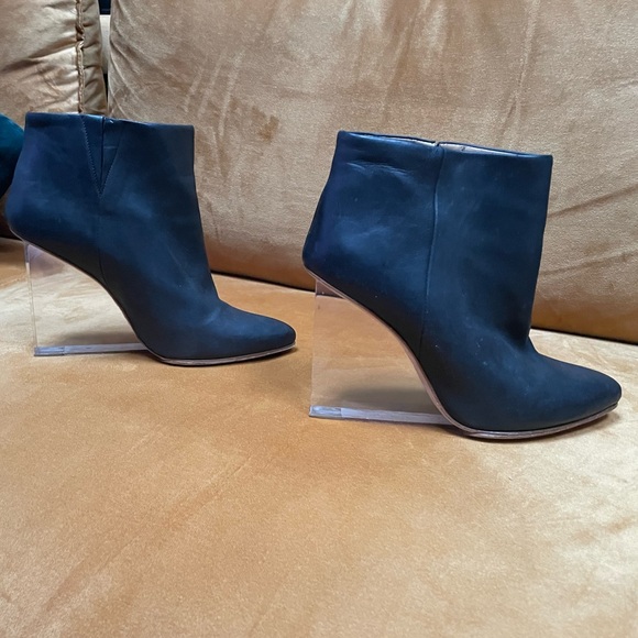 H&M Leather boot with Lucite heel Size 9 - Picture 3 of 10